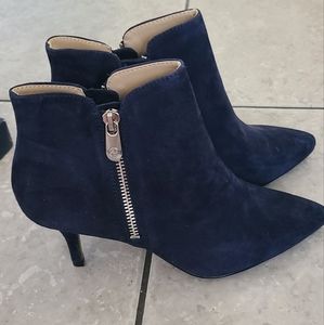 Adrienne vittadini booties size 6M